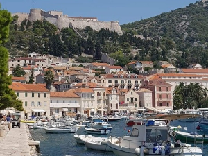 hvar-a3-v